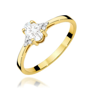 W0301 Yellow White Sapphire 05ct 2-kihlasormus - Abielusõrmused.com Kihlasõrmus. Yellow gold engagement ring with a round brilliant diamond center stone and smaller side diamonds on a white background.